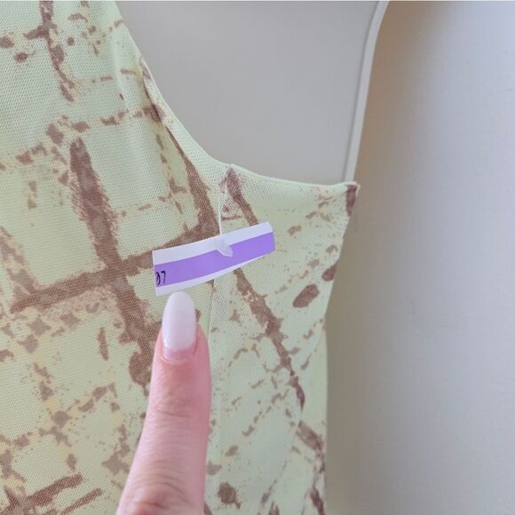 BP. Ruched Cropped Cami Abstract Yellow - Picture 7 of 7